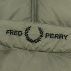 Fred Perry Weste in Oliv Größe M