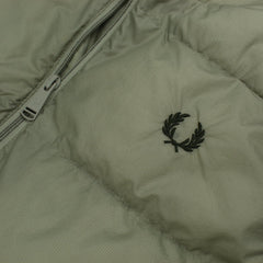 Fred Perry Weste in Oliv Größe M