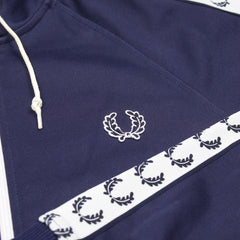 Fred Perry Trackjacket Casual Marineblau Weiß Herren Polyester – Nahaufnahme-1