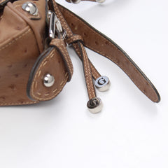 Guess Handtasche Y2K Braun Damen Kunstleder – Nahaufnahme-3