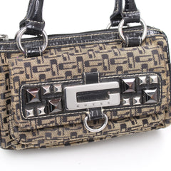 Guess Handtasche Y2K Braun Schwarz Damen Baumwolle Kunstleder – Nahaufnahme-1